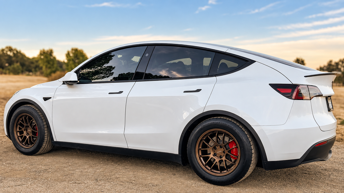 ASPIRA AF-M 18-inch Dark Bronze wheels on white Tesla Model Y rear three-quarter view